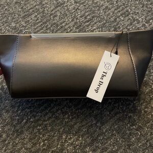 The Drop Harlei Framed Clutch SILVER